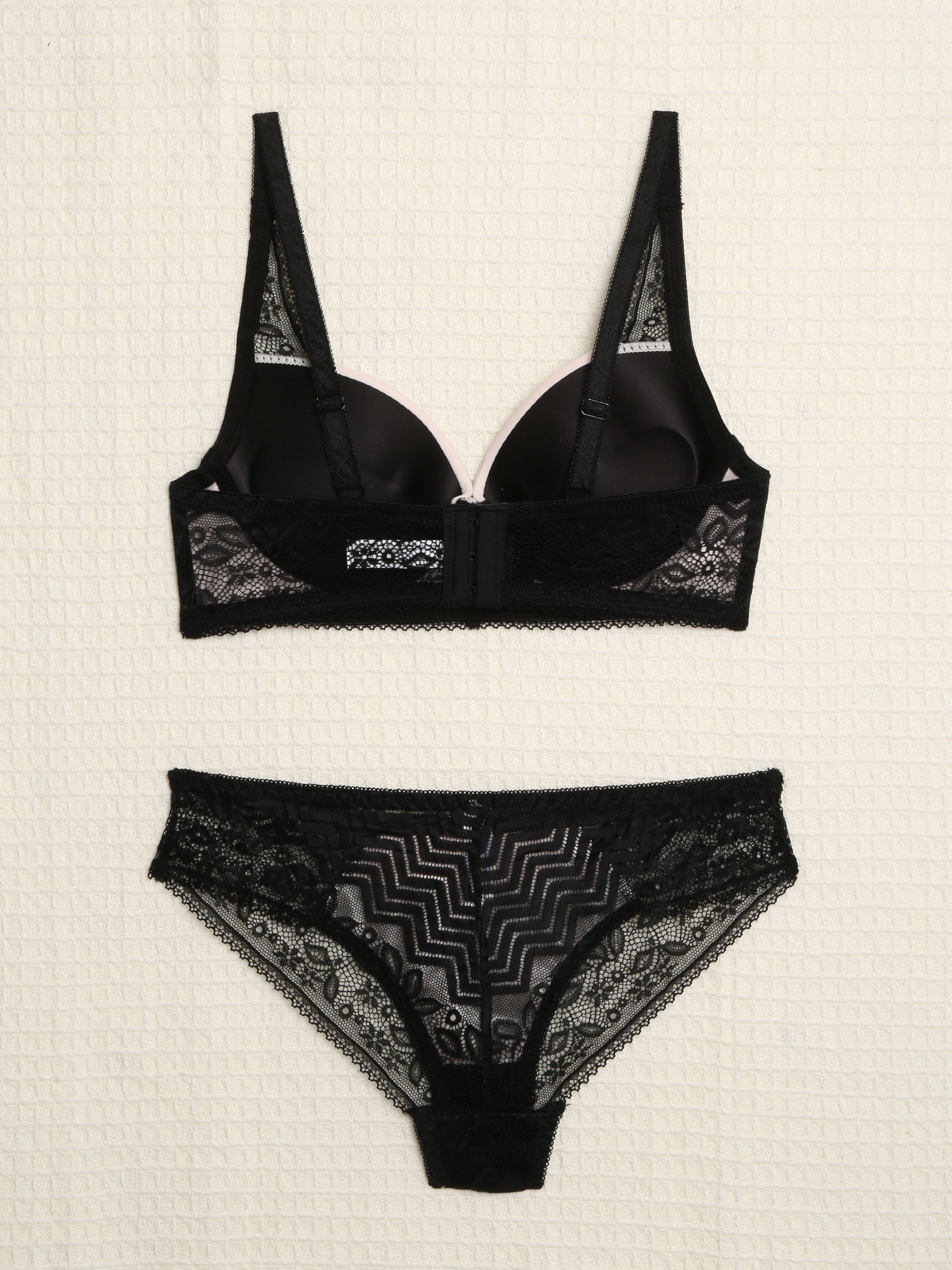 Ensemble en dentelle et zig-zag - Noir/rose - 2