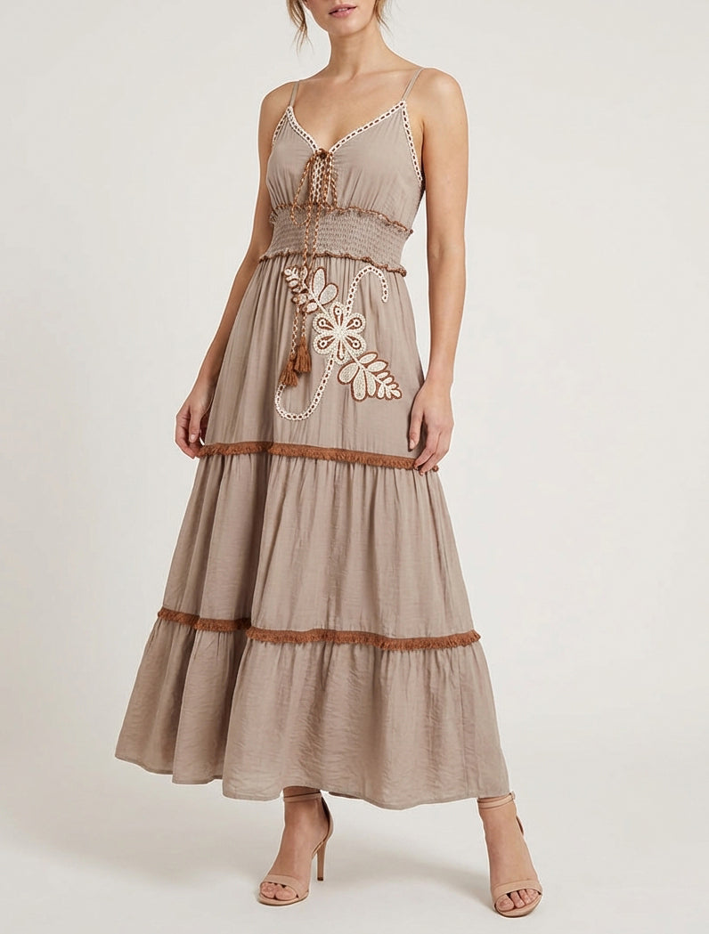 Robe longue empire à broderie florale - Taupe