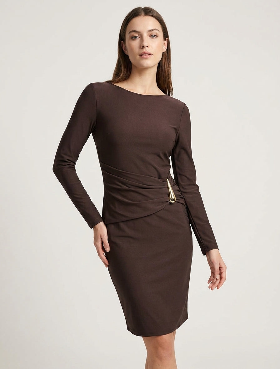 Robe mi-longue drapée à bijou - Marron