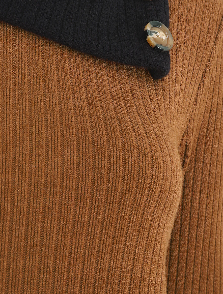 Pull côtelé droit col asymétrique - Camel/noir - 3