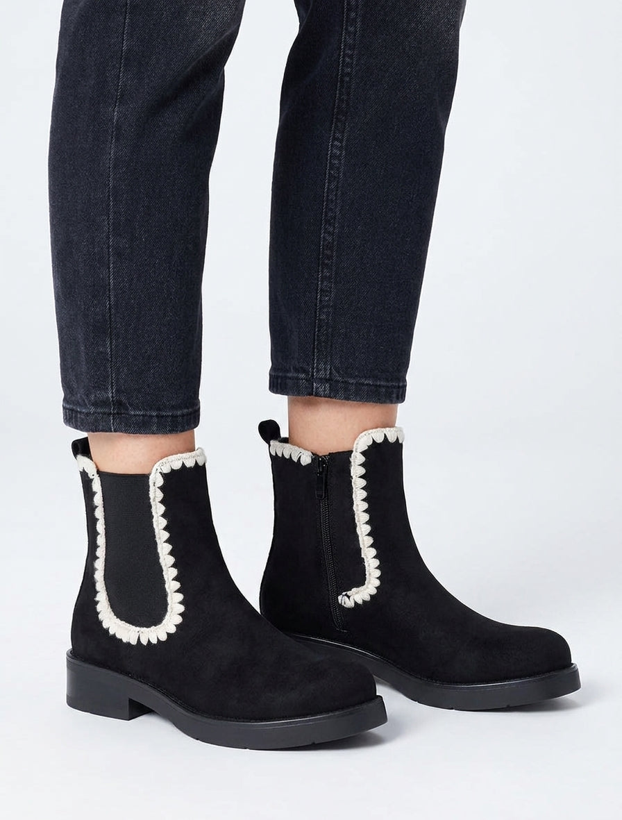 Bottines suédine talon bloc brodé - Noir