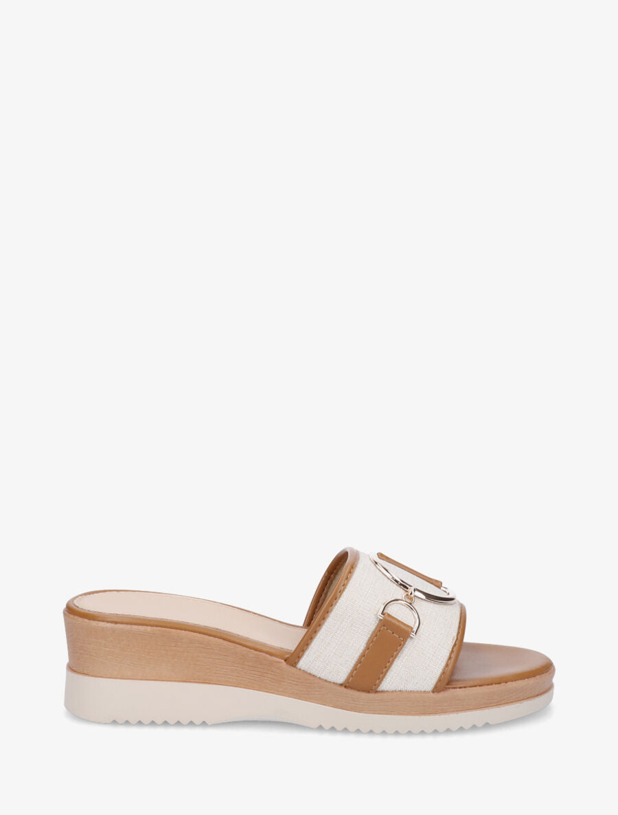 Mules à boucle et talon compensé - Camel - 5
