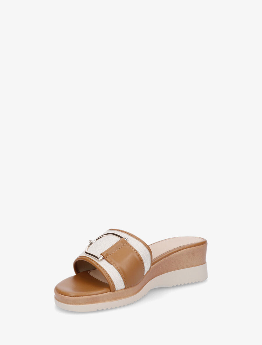 Mules à boucle et talon compensé - Camel - 3