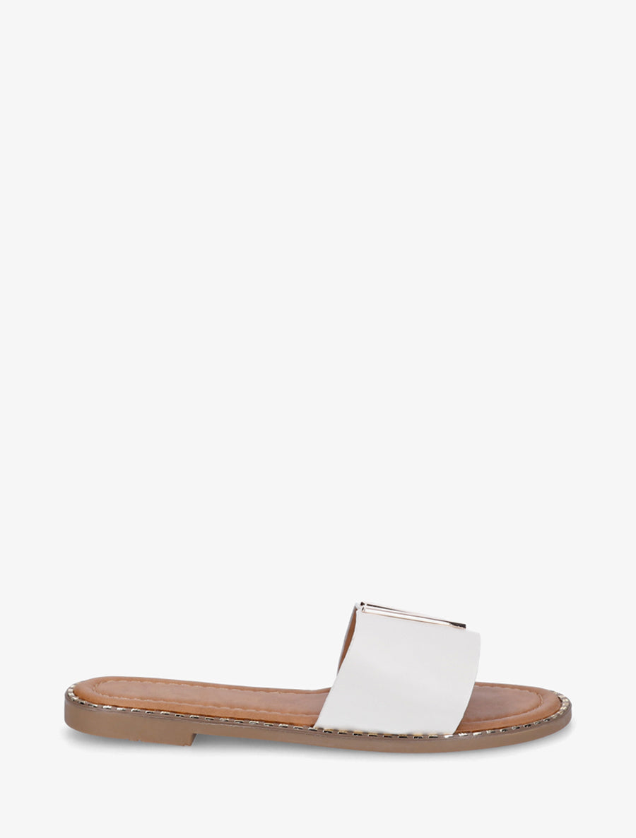 Claquettes en simili à empiècement bijou V - Blanc - 1