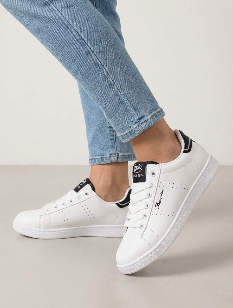 Baskets en simili à lacets brodées - Blanc/noir