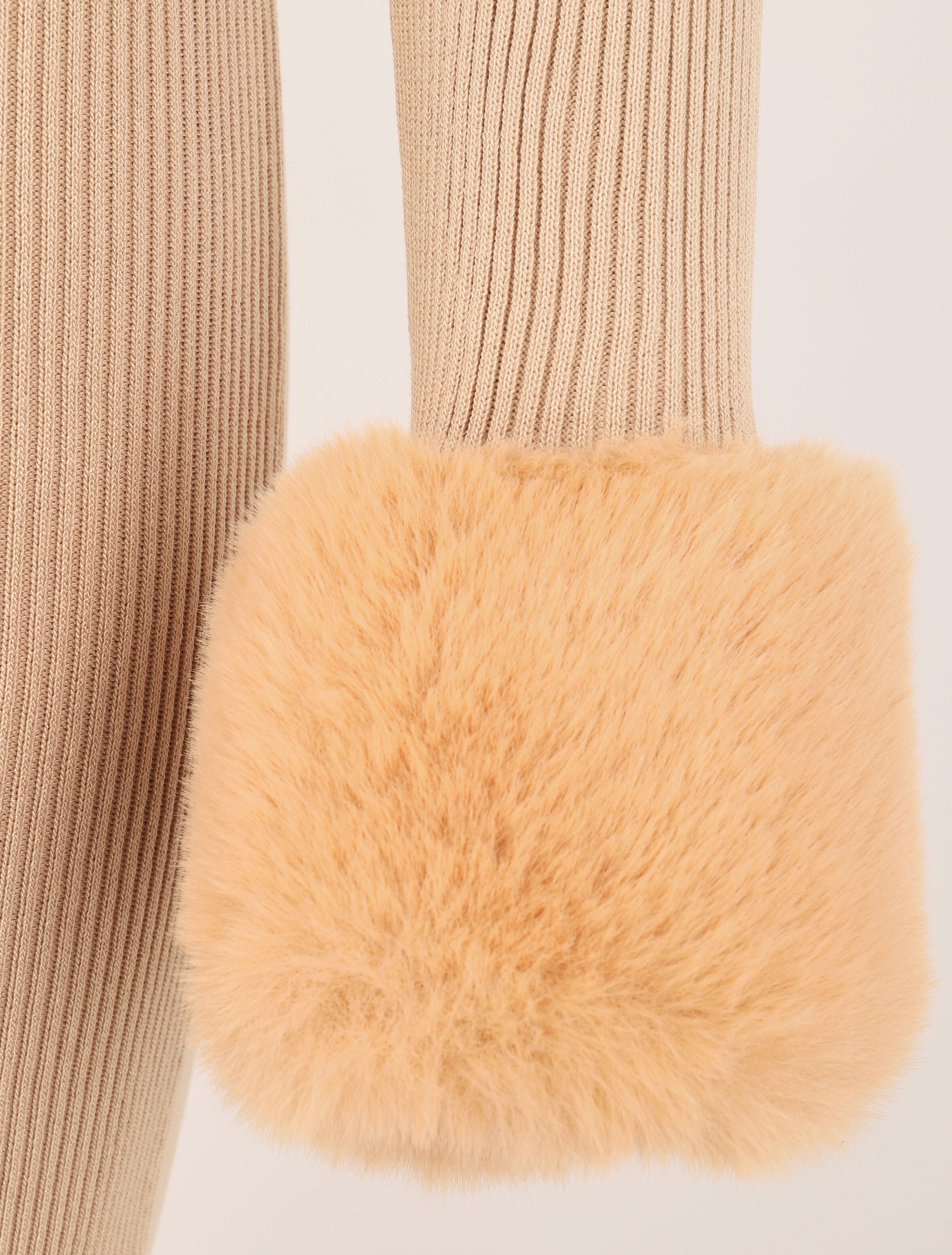 Robe pull à encolure coeur et poignets en fausse fourrure - Beige - 3