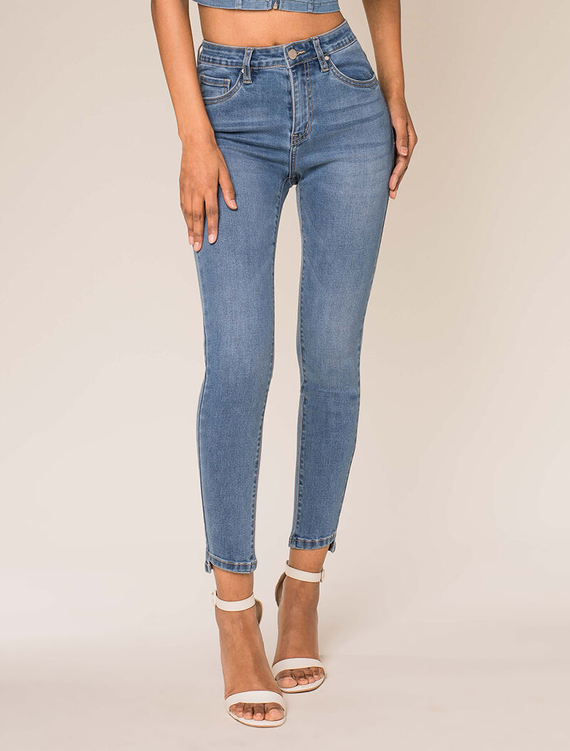 Jean 7/8 slim bords asymétriques - bleu denim