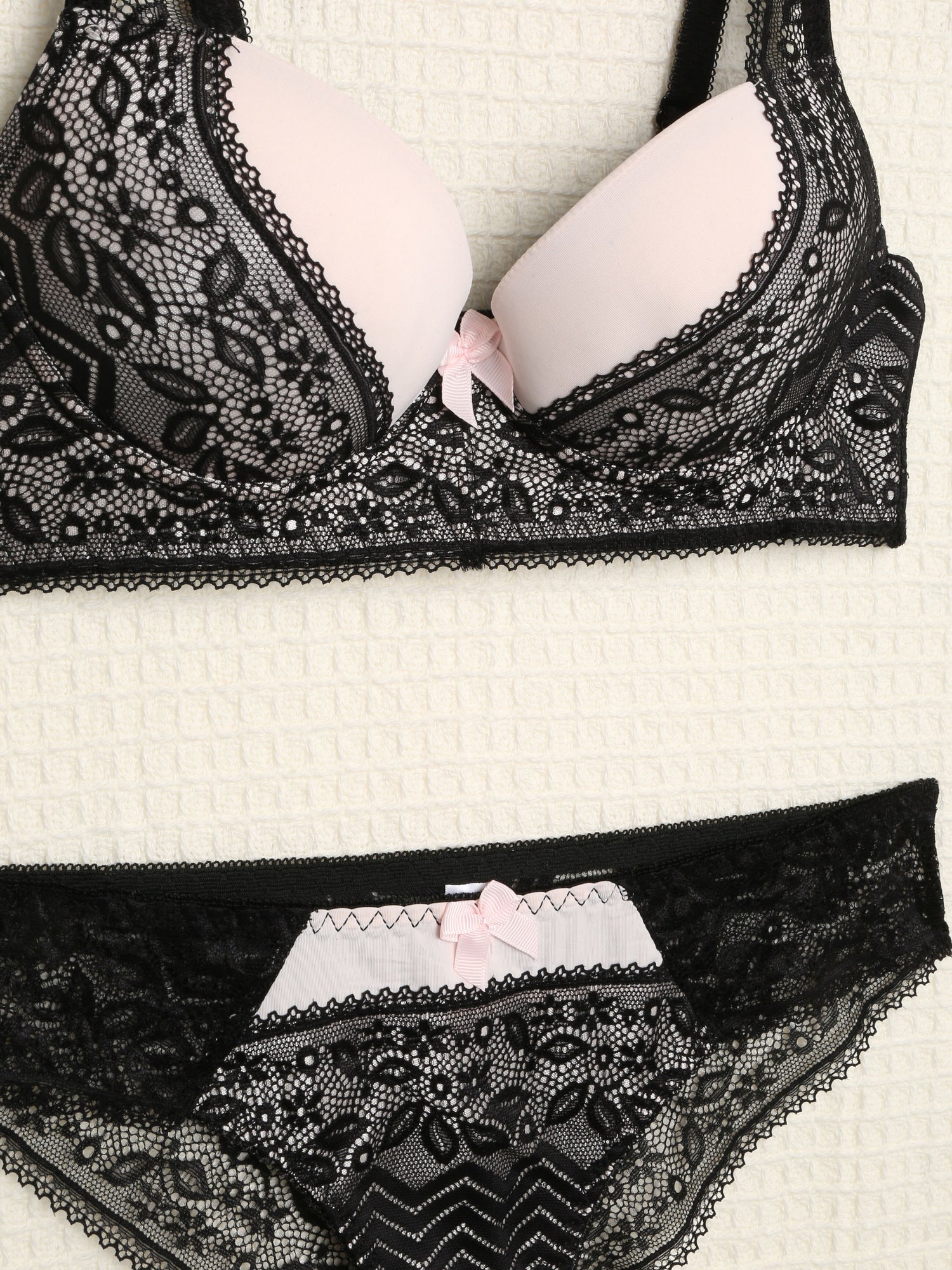 Ensemble en dentelle et zig-zag - Noir/rose - 3