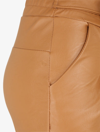 Pantalon carotte en simili à bords élastiqués - Camel - 3