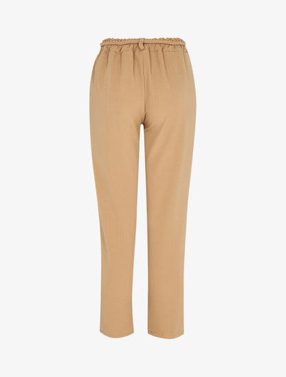 Pantalon coupe carotte à taille haute élastiquée et lien à nouer - Camel - 2