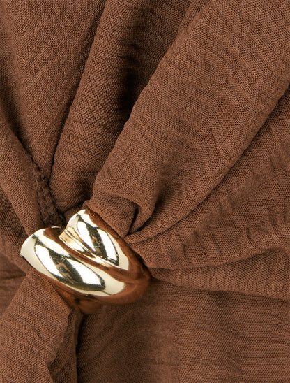 Blouse unie à empiècement bijou - Marron - 3