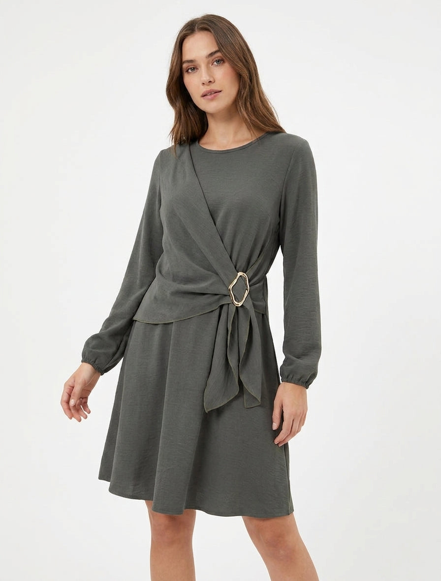 Robe fluide col rond à bijou métallique - Kaki
