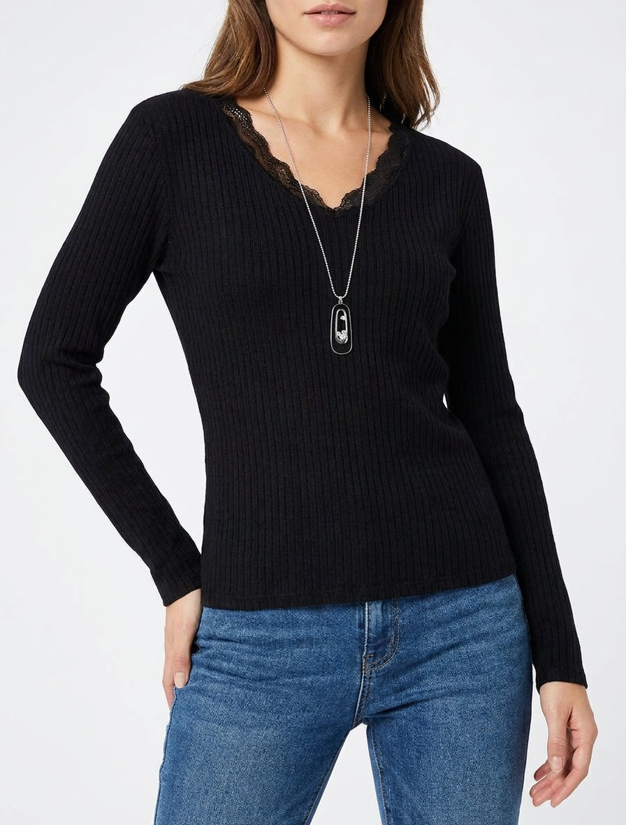 Pull côtelé dentelle au col - Noir