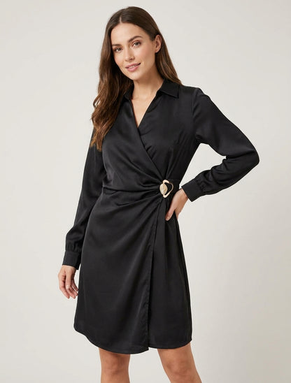 Robe portefeuille satinée à bijou - Noir