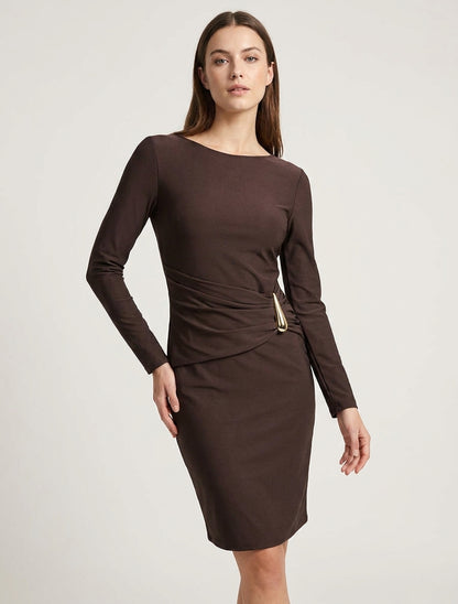 Robe mi-longue drapée à bijou - Marron