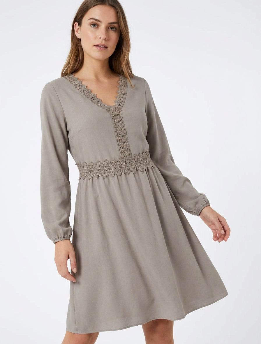 Robe fluide col V dentelle - Taupe