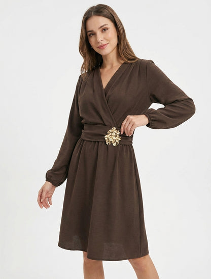Robe fluide à taille bijoutée - Marron
