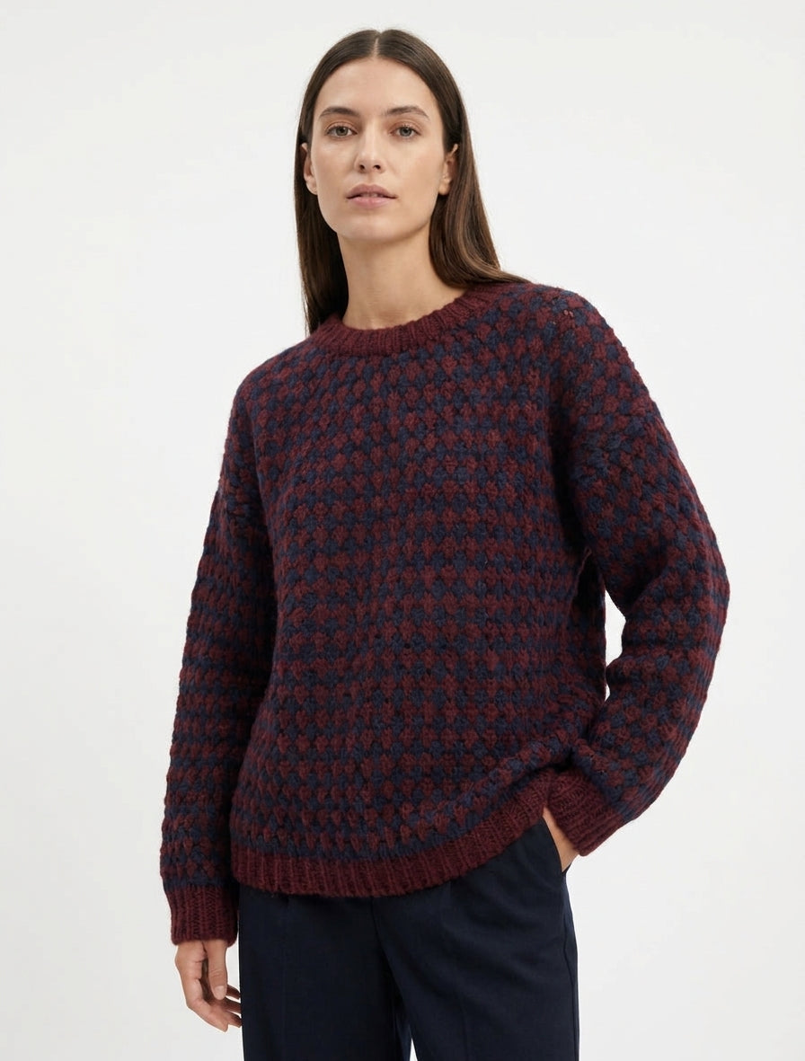 Pull ample motif écaille col rond - Lie de vin