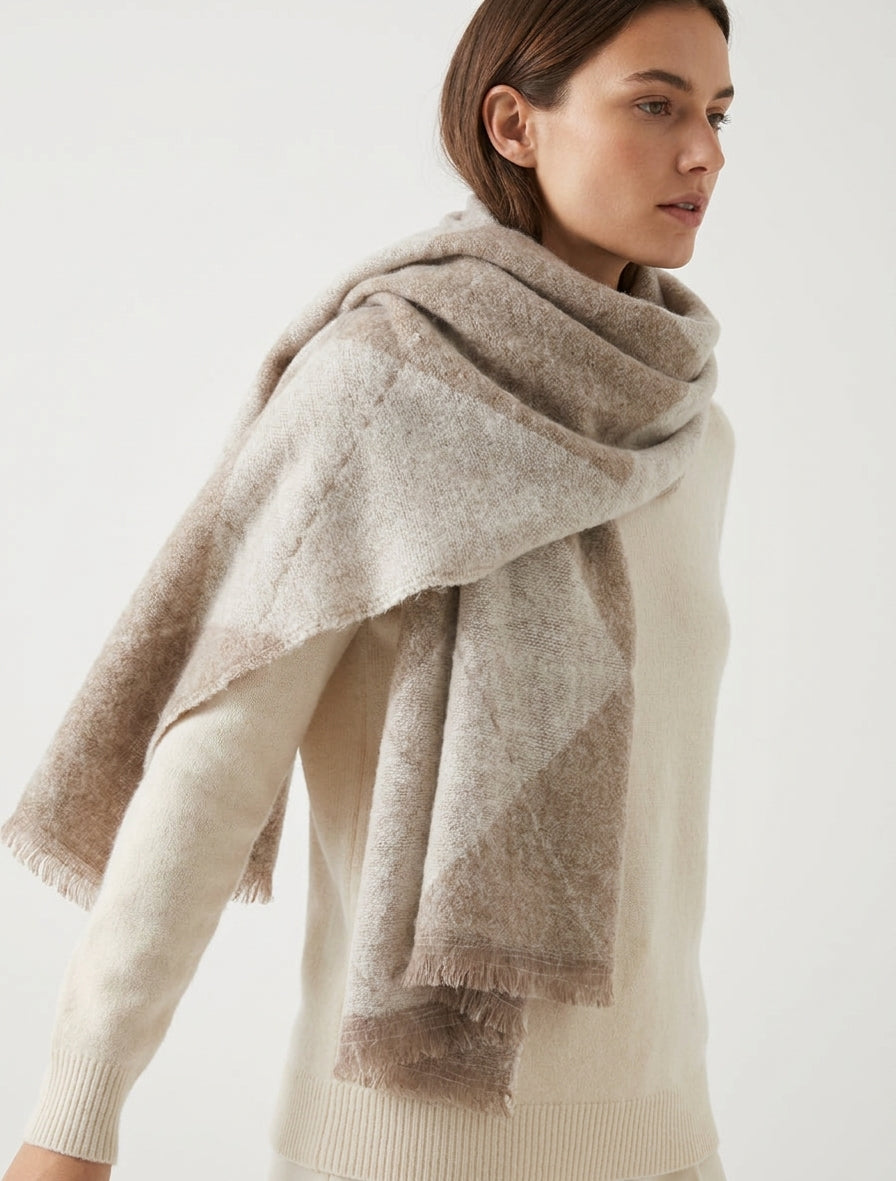 Écharpe effet duveteux imprimé losange - Beige