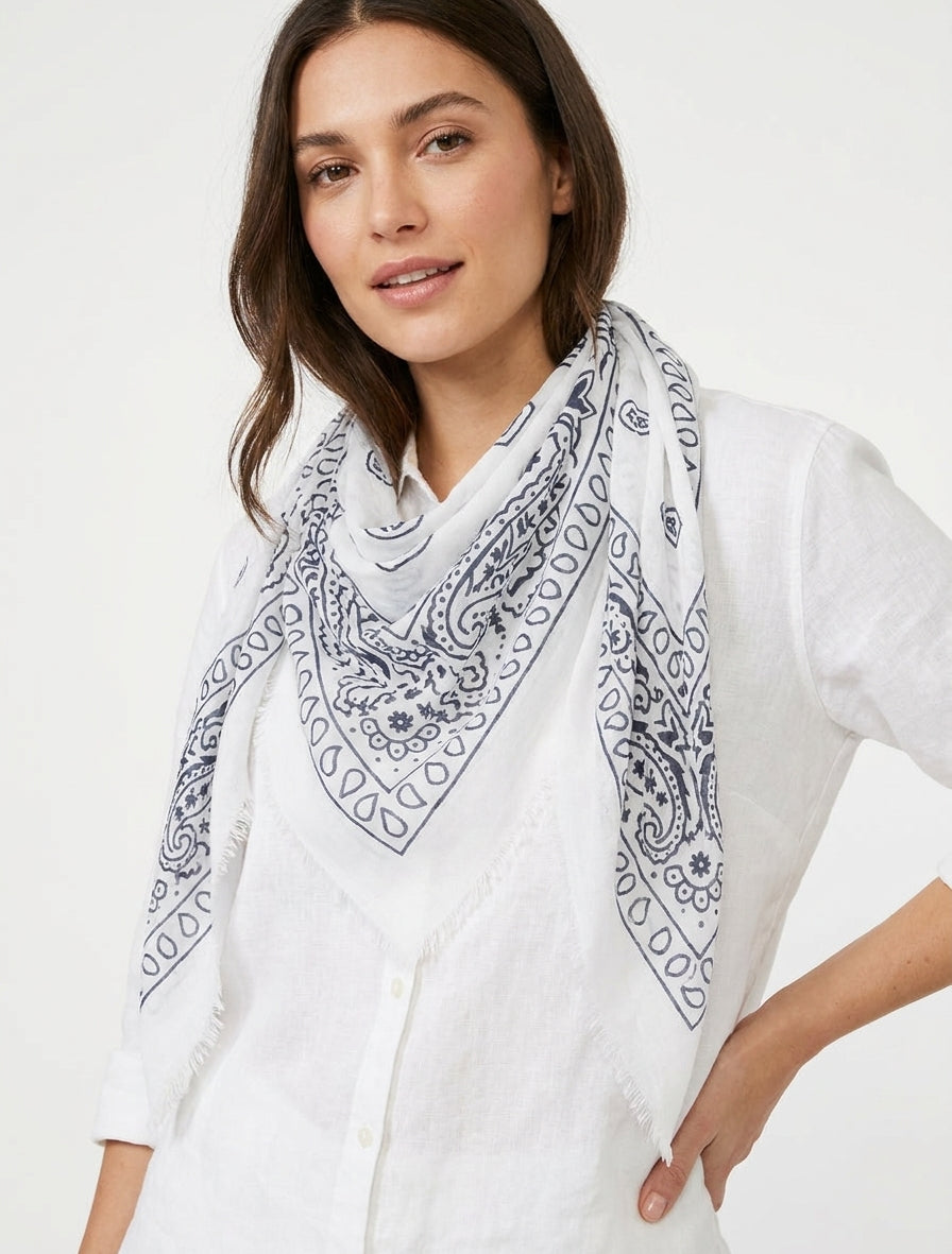 Foulard carré à bords effilochés - Blanc