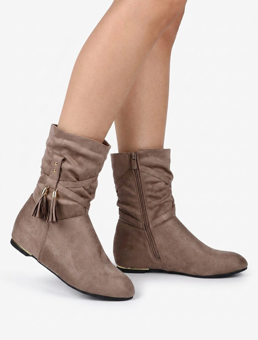 Bottines montantes à sangles et pompons - Taupe