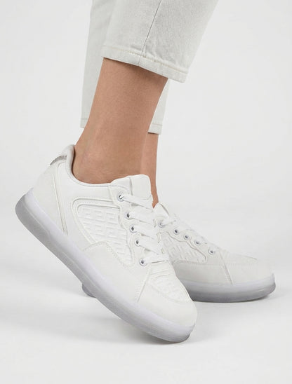 Baskets motif grec en relief - Blanc