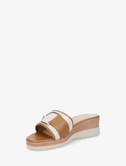 Mules à boucle et talon compensé - Camel - 3
