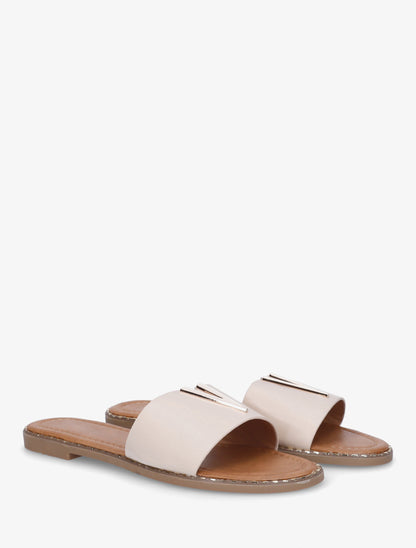Claquettes en simili à empiècement bijou V - Beige - 4