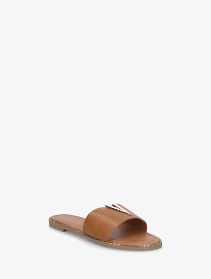 Claquettes en simili à empiècement bijou V - Camel - 2