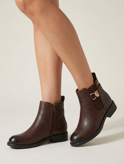 Bottines à cheville élastiquée et boucle décorative - Marron