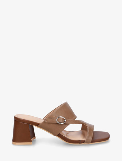 Sandales unies à bride asymétrique - Marron - 1