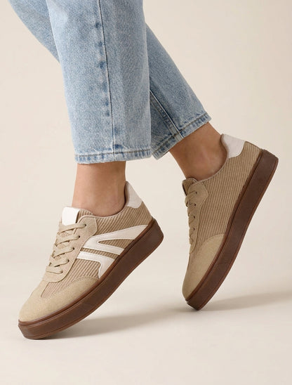 Sneakers effet velours à semelle plate - Taupe