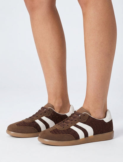 Sneakers en maille à semelle plate - Marron
