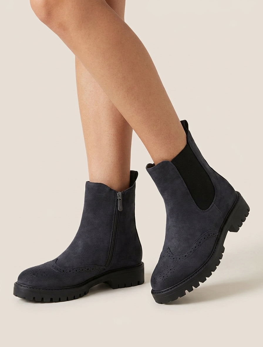 Bottines suédine à bouts ajourés - Bleu nuit